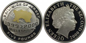 Weltmünzen und Medaillen , Jersey. Millennium. 5 Pounds 2000, Silber, vergoldete Isle Karte auf dem Globus. KM 109. Polierte Platte