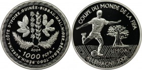 Weltmünzen und Medaillen, Westafrika / Western African. Fußball - WM 2006 in Deutschland. 1000 Francs 2004, Silber. KM 17. Polierte Platte