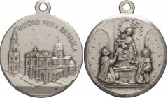 Medaglia votiva del Santuario della Madonna di Pompei con raffigurazione della Basilica sul rovescio - AE argentato - con appiccagnolo - 7,55 g; Ø 25 ...