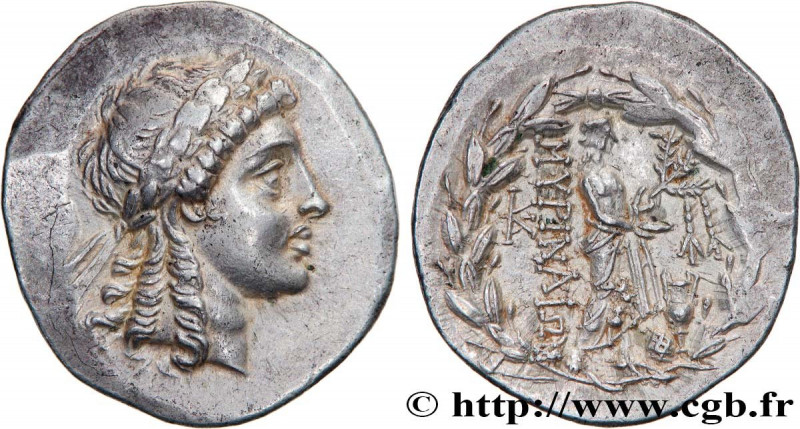 AIOLIS - MYRINA
Type : Tétradrachme stéphanophore 
Date : c. 150-140 AC. 
Mint n...