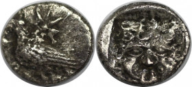 Griechische Münzen, TROAS, Abydos. Obol ca. 480-450 v. Chr. Silber. 0,54 g. 9,5 mm. Vs.: Adler stehend l., Stern dahinter. Rs.: Gorgoneion im quadratu...