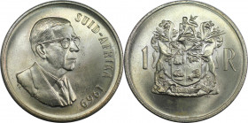 Weltmünzen und Medaillen, Südafrika / South Africa. Dr. T.E. Dönges. 1 Rand 1969. 15,0 g. 0.800 Silber. 0.39 OZ. KM 80.2. Stempelglanz. Patina