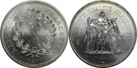 Europäische Münzen und Medaillen, Frankreich / France. Herkulesgruppe. 50 Francs 1977. 30,0 g. 0.900 Silber. 0.87 OZ. KM 941.1. Stempelglanz