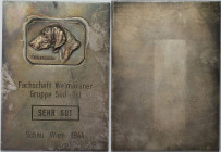 Medaillen und Jetons, Hundesport / Dog sports. "Fachschaft Weimaraner Gruppe Süd - Ost. Sehr Gut. Schau Wien 1944" Medaille. 65 x 89 mm. 103.03 g. Fas...