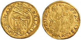 Adriano VI (Adriaan Florensz), 1522-1523. Ancona. Ducato papale, AV 3,47 g. ADRIANVS – VI PONT MAX Stemma sormontato da triregno e chiavi decussate, e...