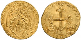 Gregorio XIII (Ugo Boncompagni), 1572-1585. Bologna. Scudo del sole (1573-1575), AV 3,09 g. GREGORIVS – XIII PONT MAX Stemma sormontato da triregno e ...