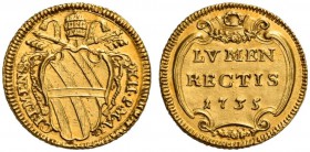 Clemente XII (Lorenzo Corsini), 1730-1740. Scudo anno V/1735, AV 3,08 g. CLEMENS – XII P M A V Stemma sormontato da triregno e chiavi decussate. Rv. L...