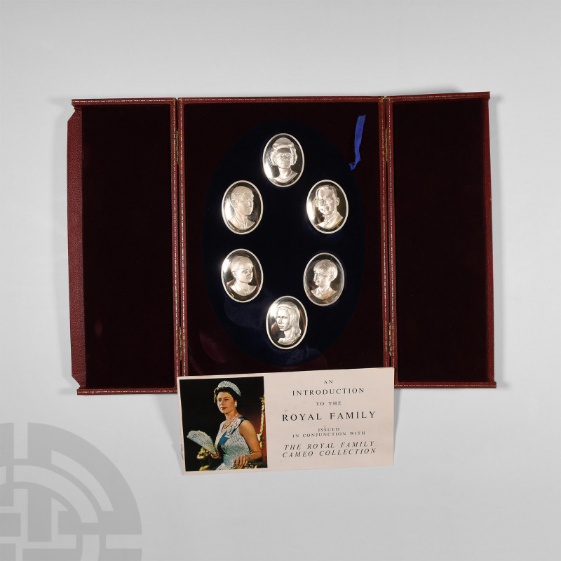 Elizabeth II - Silver Wedding - Cased Royal Family AR Cameo Medals Set [6] Issue...