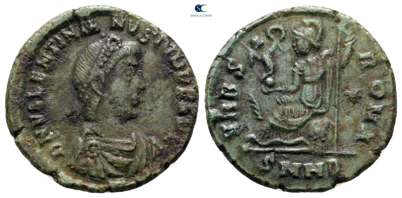 Valentinian II AD 375-392. Nicomedia
Follis Æ

18 mm, 2,76 g



very fine...