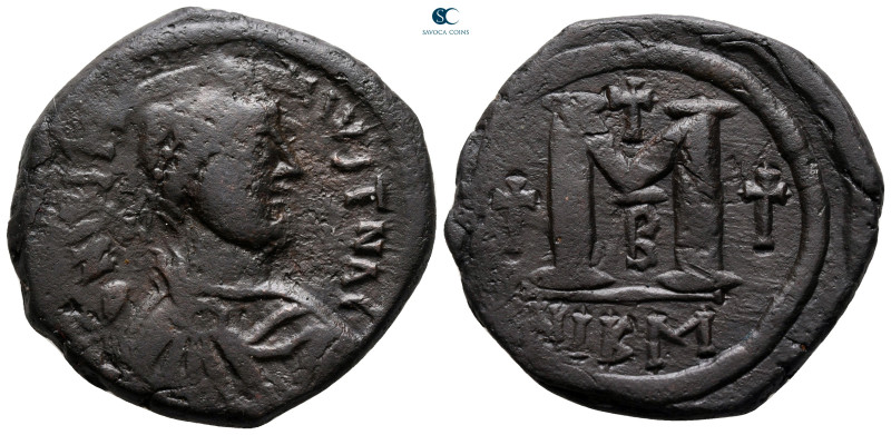 Justin I AD 518-527. Nikomedia
Follis or 40 Nummi Æ

32 mm, 17,39 g



ve...