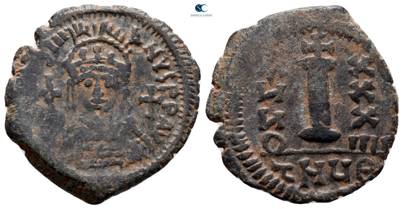 Justinian I AD 527-565. Theoupolis (Antioch)
Decanummium Æ

22 mm, 4,35 g

...