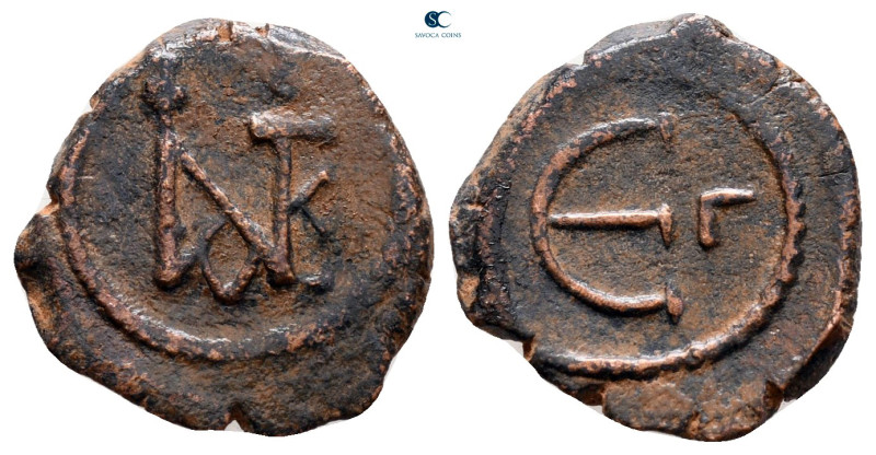 Justin II AD 565-578. Constantinople
Pentanummium Æ

16 mm, 1,73 g



ver...