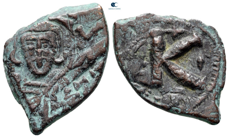 Tiberius III AD 698-705. Constantinople
Half Follis or 20 Nummi Æ

24 mm, 3,0...