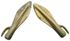 Very Sharp Ancient Arrow Head,
Reference:

Condition: Excellent

Weight: 7 gr Diameter: 47.3 mm