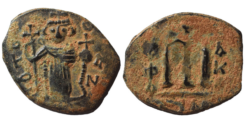 Constans II, 641-668. Follis (bronze, 1.62 g, 22 mm), Constantinople. EN T૪TO NI...