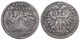 Nürnberg, Stadt, 1/2 Guldentaler (30 Kreuzer) 1565. 12,06 g. Mit Titel Maximilians. Kellner 153. Sehr selten. Leicht bearbeitet, sehr schön
Exemplar d...