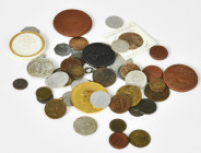 Konvolute und Sammlungen. Kl. Sammlung deutscher Marken, Medaillen und Notgeldmünzen. 53 Stück. Unterschiedlich erhalten, meist sehr schön-vorzüglich...