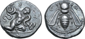 Ionia, Ephesos AR Tridrachm. Symmachy coinage. Circa 405/4 BC. The Herakliskos Drakonopnigon: the Infant Herakles, nude, crouching to right, stranglin...