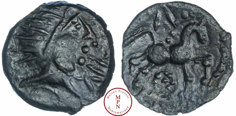 Pictons – Centre Ouest, Bronze VIRII, 60-50 avant J.-C., Av. Tête stylisée à dro...