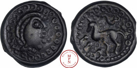 Suessions (Région de Soissons), Potin au cheval, classe I, Ier siècle avant J.-C., Av. Tête nue à droite, devant un croissant, un collier sur le cou, ...