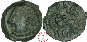 Lingons (Régions de Langres), Bronze EKPITO, 80-50 avant J.-C., Av. Tête stylisée à gauche, Rv. Cheval ou chèvre à gauche, la tête vers la droite, une...