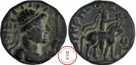 Empire Kushan, "Soter Megas" Didrachme, 80-113, Av. Buste diadémé et voilé du Roi à droite, tenant un sceptre de la main gauche, monogramme derrière l...