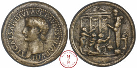 Tibère (14-37), Sesterce, Padouan (Paduan), Du temps de Giovanni Cavino (1500-1570), Av. TI CAESAR DIVI AVG T AVGVST IMP VIII, Tête nue à gauche, Rv. ...