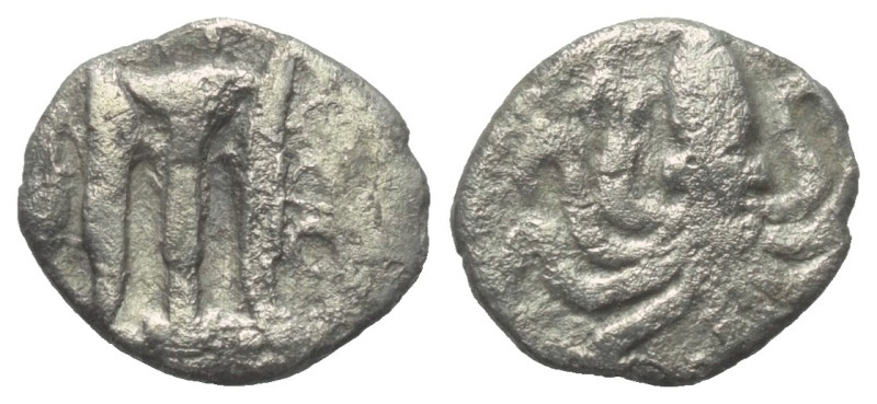 Bruttium. Kroton.

 Triobol (Silber). Ca. 525 - 425 v. Chr.
Vs: Dreifuß mit R...