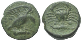 Sizilien. Akragas.

 Bronze (Tetras). Ca. 425 - 410 v. Chr.
Vs: Adler mit gespreizten Flügeln auf Hase nach rechts.
Rs: Krabbe, darunter drei Wert...