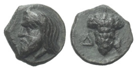 Moesia Inferior. Dionysopolis.

 Bronze. 2. Jhdt. v. Chr.
Vs: Bärtiger Kopf eines Skythen links.
Rs: Weintraube.

9 mm. 0,68 g. 

HGC - (vgl. ...