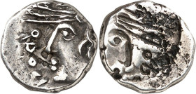 GALLIEN. 
SEQUANI (um Vesontio / Besancon). 
Quintus Doci(...) Sam(...) filius (gegen 52 v.Chr.). "Quinar" 1,90g. "Romakopf" m. Helm n.l. Q. DOCI Rs...