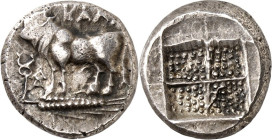 BITHYNIEN. 
STÄDTE. 
KALCHEDON (Kadiköy). Drachme (400/350 v.Chr.) 3,88g. Stier steht n.l.; unten Ähre, links Caduceus und Monogramm KALC / 4 geteil...