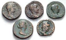 RÖMISCHES KAISERREICH. 
Allgemein: Bronzemünzen:. 25 Sesterze: Trajanus (2), Hadrianus (2), Antoninus Pius (5), Marcus Aurelius (8), Faustina II., Se...