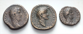 RÖMISCHES KAISERREICH. 
Allgemein: Bronzemünzen:. 4 Bronzeprägungen: As von Germanicus unter Claudius RIC.106, Sesterz Marc Aurel RIC.123, Sesterz Ae...