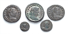 RÖMISCHES KAISERREICH. 
Allgemein: Spätrömische Bronzemünzen. 28 Bronzeprägungen. AE-Folles (25-27mm): Maximianus, Galerius (2), Maximinus II., Klein...