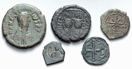 BYZANZ. 
ALLGEMEIN. 50 Bronzeprägungen 11-30mm: ab Justinus Anfang 6. Jahrhundert bis 11. Jahrhundert. . 

braune, grüne Patina meist s