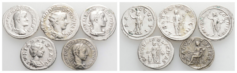5 pieces, as seen.