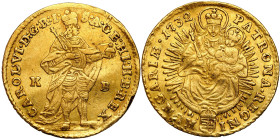 World coins 
Hungary. Charles III (IV) (1711-1740). Ducat (Dukaten) 1732 KB, Kremnica 

Aw.: Stojący król trzymający berło i jabłko królewskie, leg...