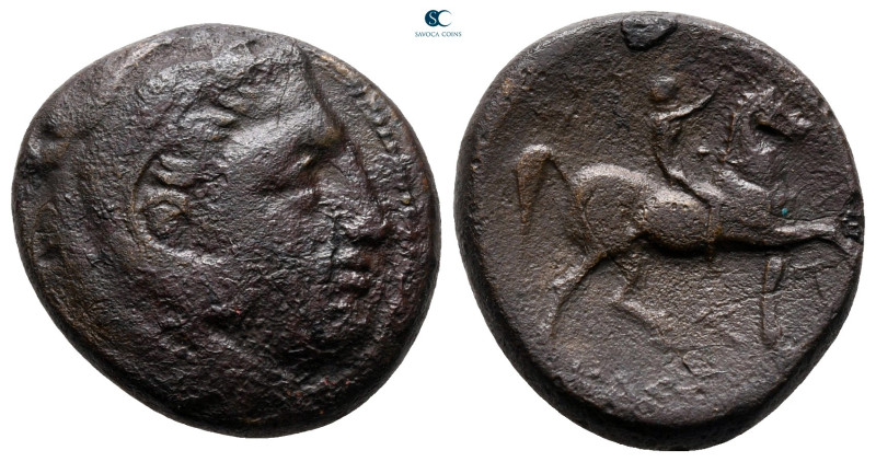 Kings of Macedon. Uncertain mint. Kassander 306-297 BC. 
Bronze Æ

18 mm, 6,1...
