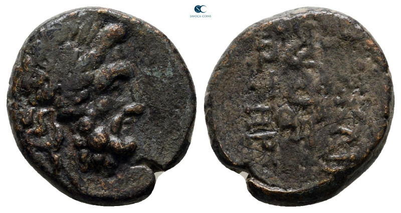 Mysia. Pergamon circa 133-27 BC. 
Bronze Æ

15 mm, 2,80 g



nearly very ...