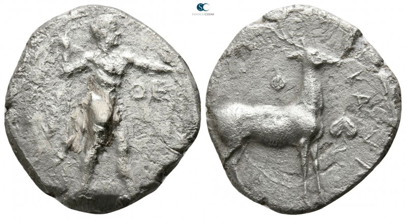 Bruttium. Kaulonia circa 400-380 BC. 
Nomos AR

20mm., 6,86g.

Apollo advan...