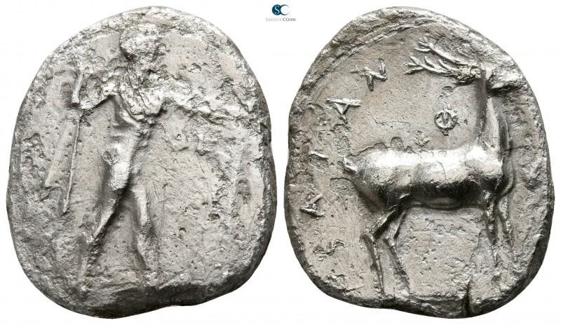 Bruttium. Kaulonia circa 400-380 BC. 
Nomos AR

22mm., 7,33g.

Apollo advan...