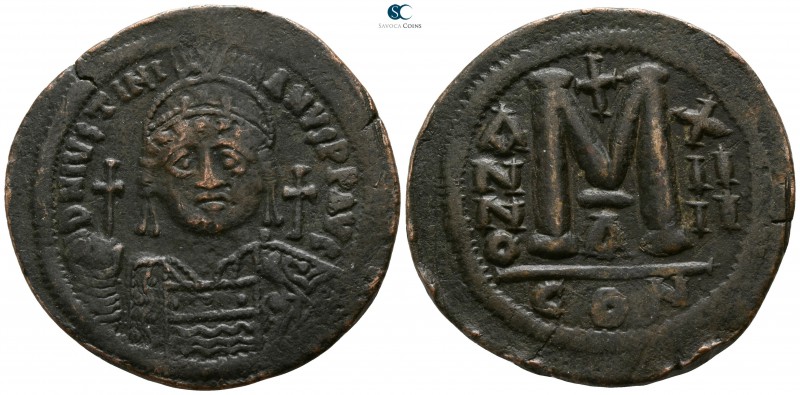Justinian I. AD 527-565. Dated year 14 = 540-541 AD. Constantinople
Follis Æ
...