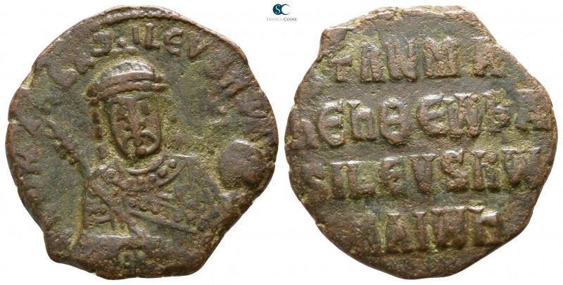 Romanus I Lecapenus AD 920-944. Constantinople
Follis Æ

22mm., 6,42g.

Cro...