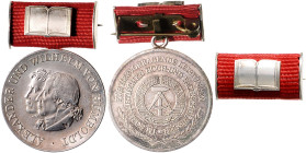 Ausgaben der DDR. 
Staatl. Auszeichnungen. 
Humboldt-Medaille in Silber, Buntmetall silberfarben. B.&nbsp;269a. mit Isp im OE. 

vz