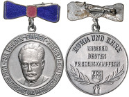 Ausgaben der DDR. 
FDJ. 
Karl-Liebknecht-Medaille (verliehen 1950-51, für Westdeutschland), Med. u. Spange Buntmetall, mit VNr. 77. B.1.&nbsp;63.
...