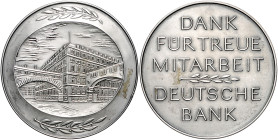 Deutsche Medaillen. 
Berlin. 
Deutsche Bank. Silberne Treuemedaille o.J. (nach 1945), Silber, 55 mm, 72,8 g 925 fein, im Oval zwischen Lorbeerzweige...