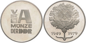 Gedenkmünzen. 
10 Mark. 1979, 30 Jahre DDR, "Nelken-Probe" (Medaille). Jaeger&nbsp;1573M.

PP