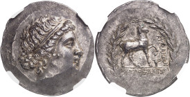 GRÈCE ANTIQUE
Éolide, Kymé. Tétradrachme stéphanophore au nom de Métrophanès ND (c.160 av. J.-C.).
NGC Ch AU 3/5 4/5 (5790005-010).
Av. Tête diadém...