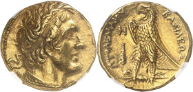 GRÈCE ANTIQUE
Royaume lagide, Ptolémée II (283-246 av. J.-C.). Pentadrachme Or ou trichryson (triple statère) ND (c.274 av. J.-C.), Tyr.
NGC AU 5/5 ...